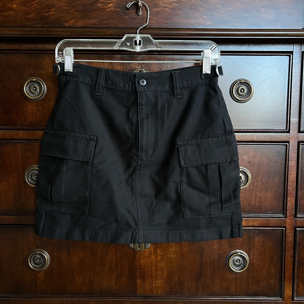 Aritzia TNA cargo mini skirt
